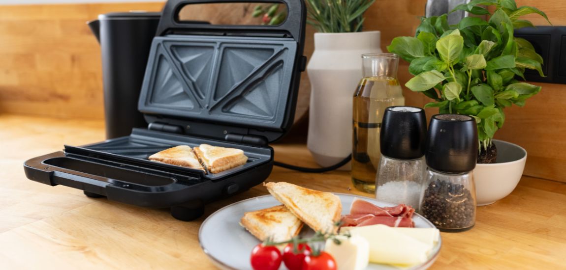 Opiekacz Kohersen Black Matt – detal matowego wykończenia i diod