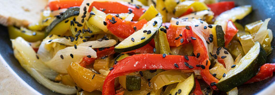 Gotowanie na parze – przepis na delikatne i chrupiące warzywa z ziołami