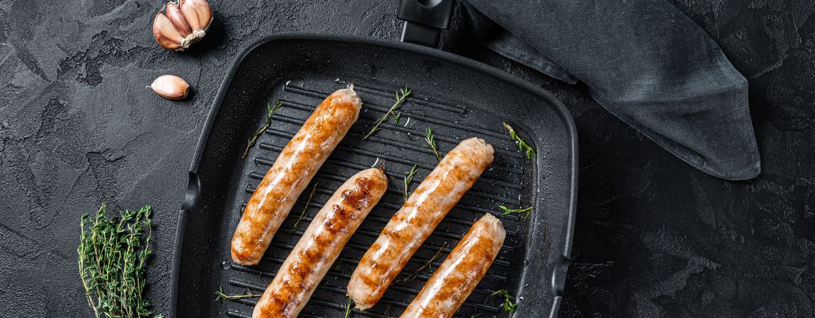 Kiełbaski na patelni grillowej