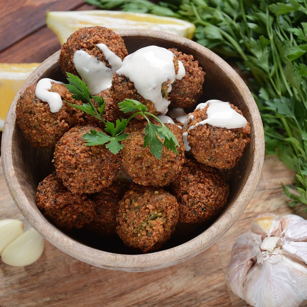 Seitan, tempeh i falafel - przepisy na roślinne zamienniki mięsa